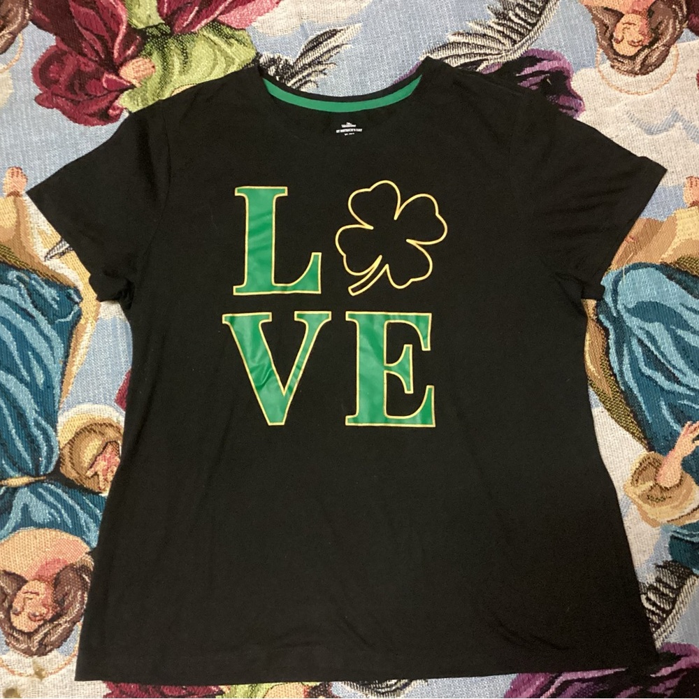 ST PATRICKS DAY WOMENS LOVE SHIRT.